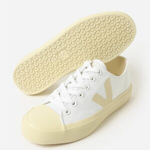VEJA
Women's Wata II Low Canvas Sneaker
$145 size 6 new